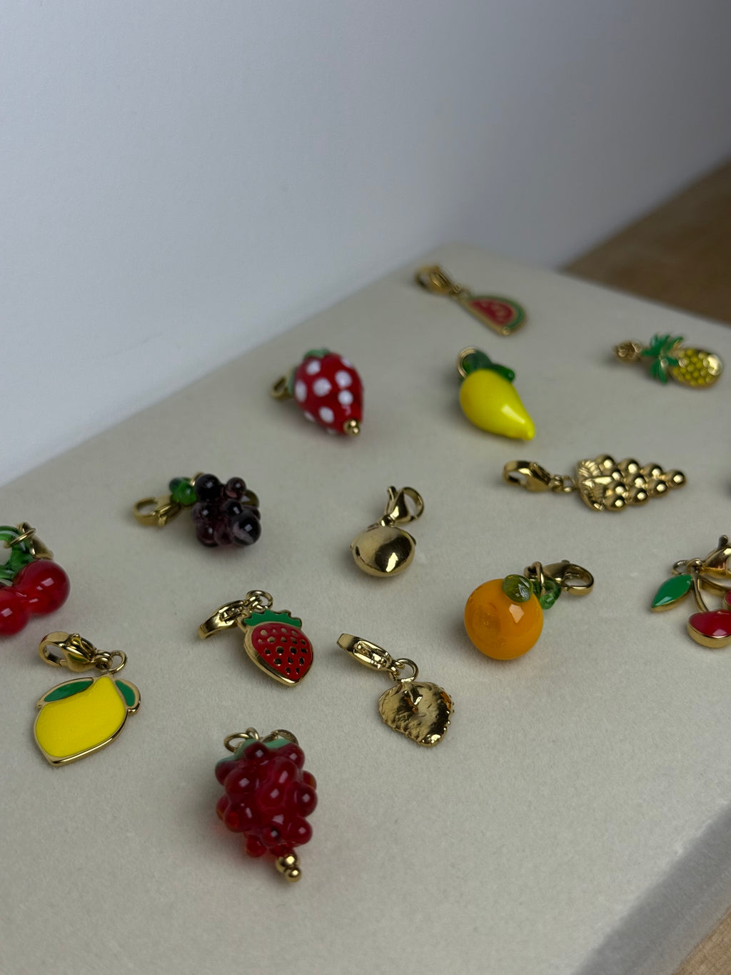 CHARMS FRUITS